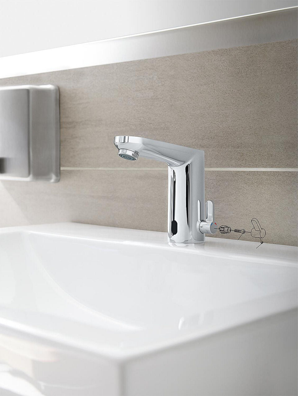 Robinetterie électronique de lavabo Grohe Eurosmart CE saillie 107mm chromé
